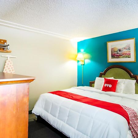 Oyo Hotel Hutchinson West 4Th Ave ภายนอก รูปภาพ