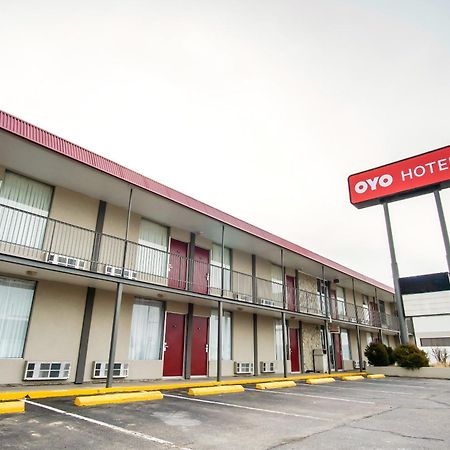 Oyo Hotel Hutchinson West 4Th Ave ภายนอก รูปภาพ