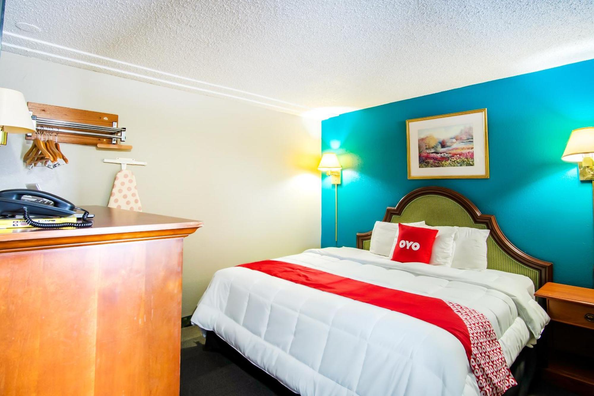 Oyo Hotel Hutchinson West 4Th Ave ภายนอก รูปภาพ