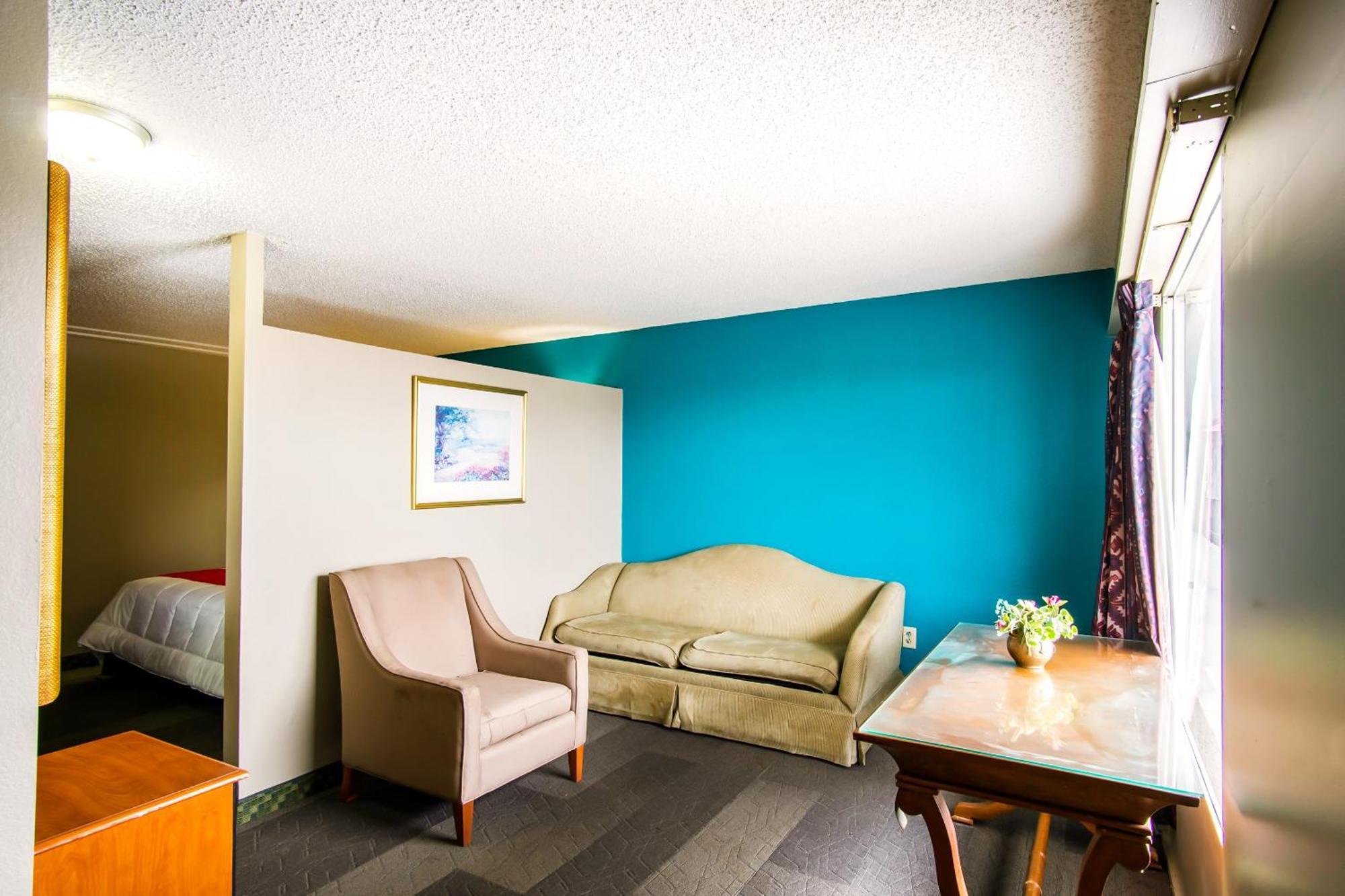 Oyo Hotel Hutchinson West 4Th Ave ภายนอก รูปภาพ