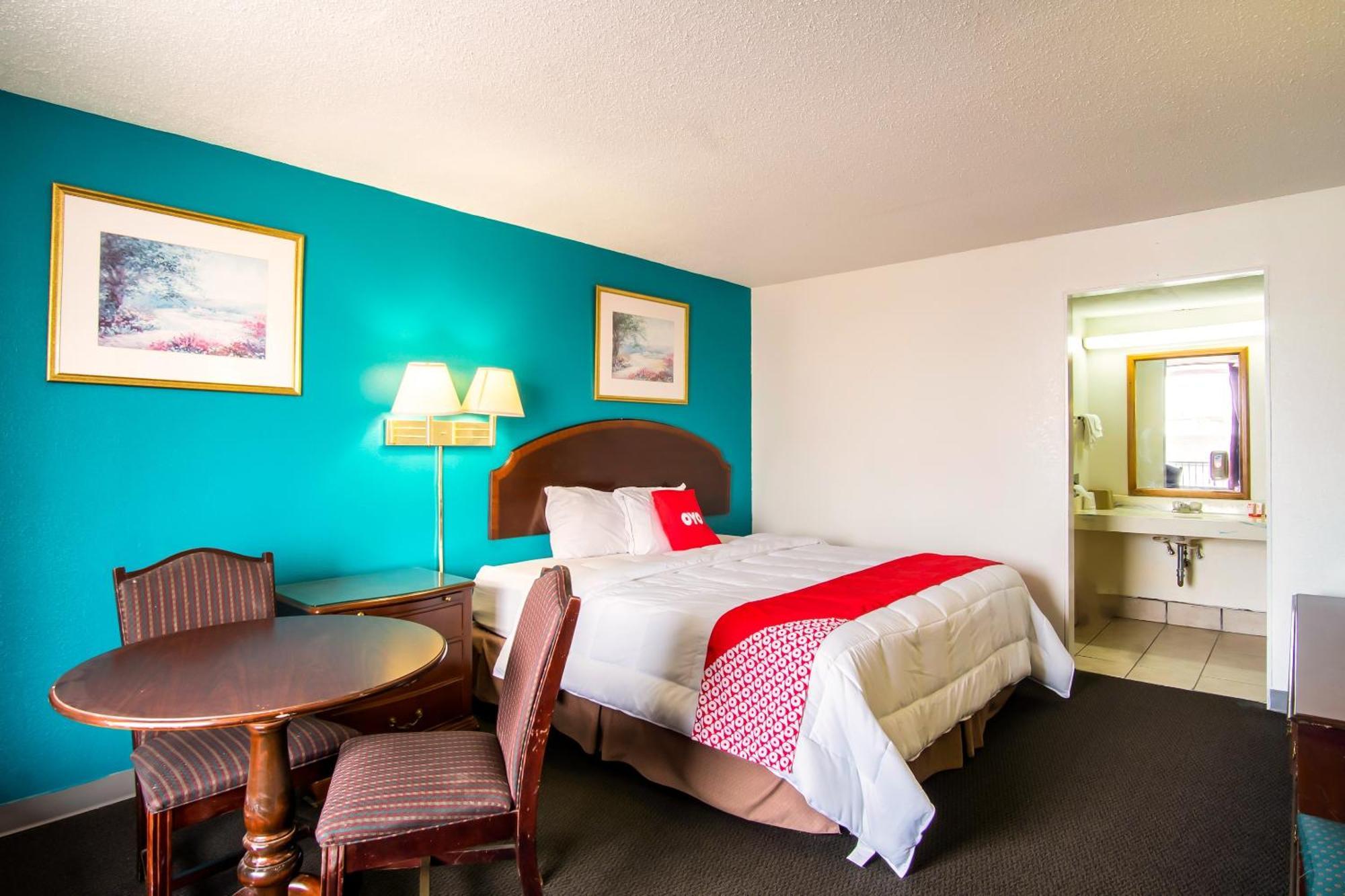 Oyo Hotel Hutchinson West 4Th Ave ภายนอก รูปภาพ