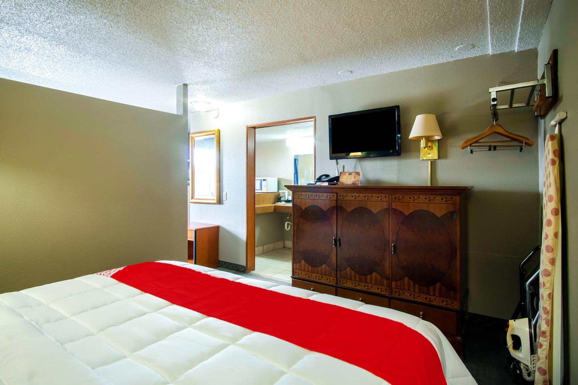 Oyo Hotel Hutchinson West 4Th Ave ภายนอก รูปภาพ