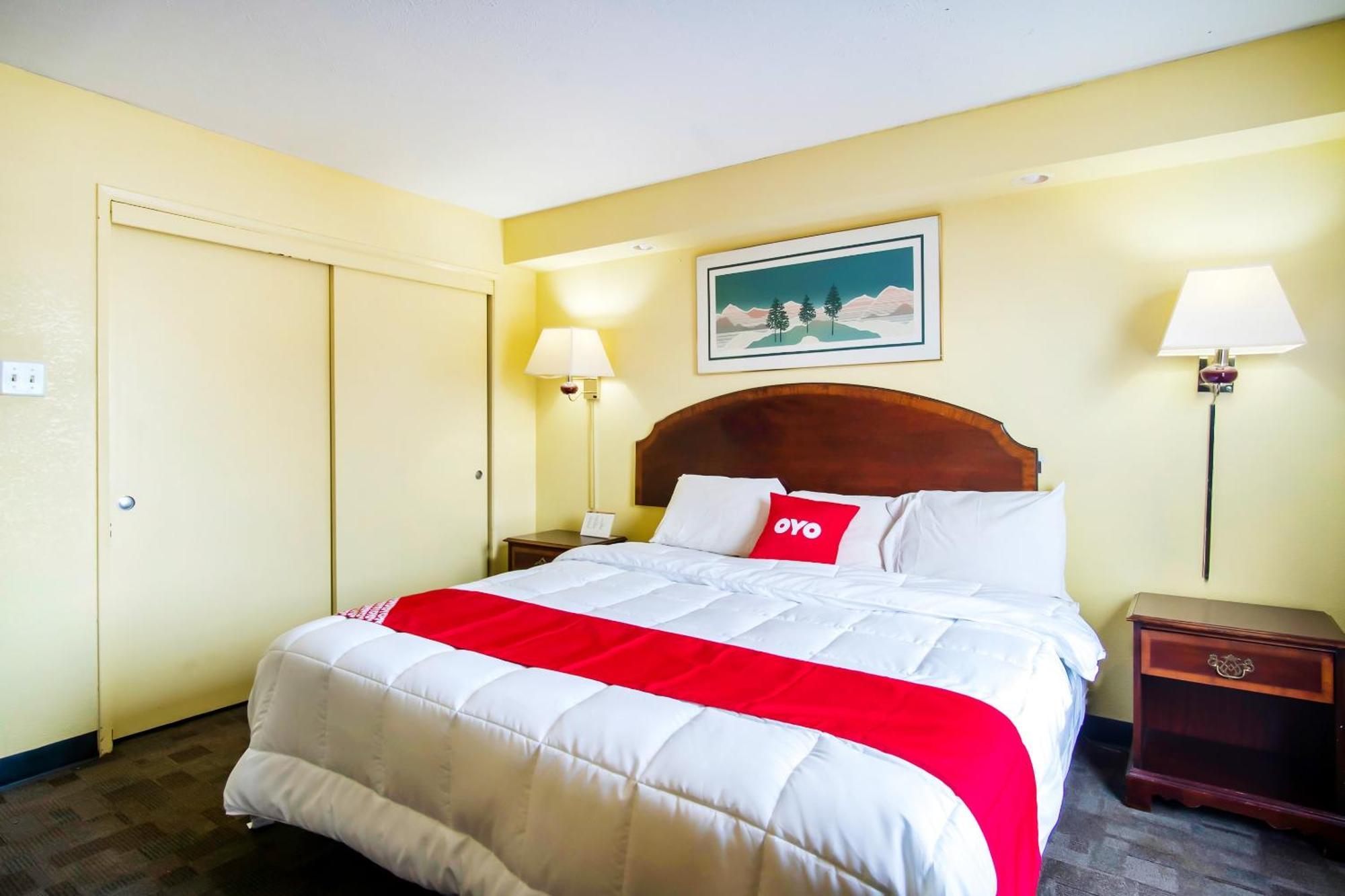 Oyo Hotel Hutchinson West 4Th Ave ภายนอก รูปภาพ