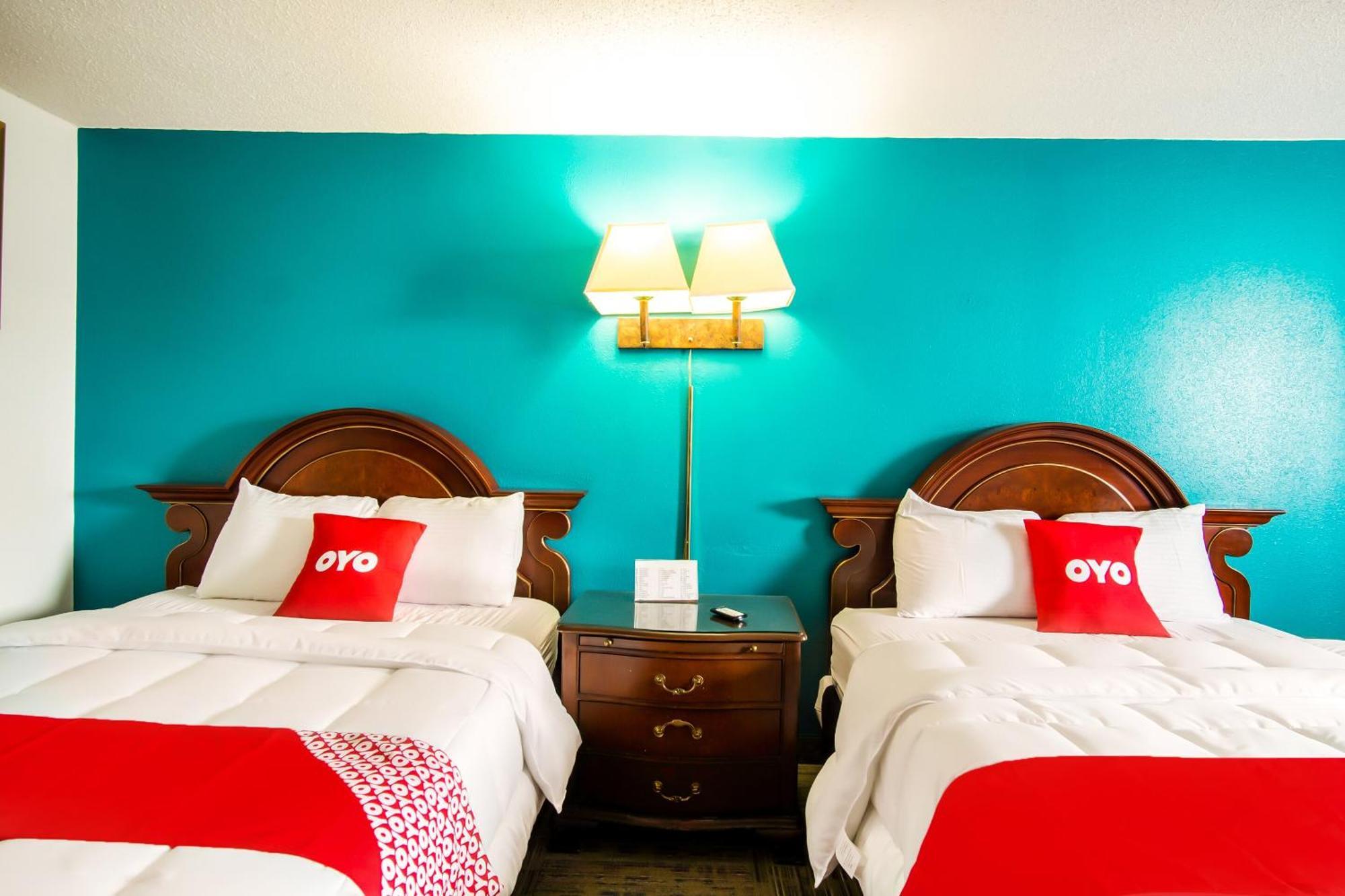Oyo Hotel Hutchinson West 4Th Ave ภายนอก รูปภาพ