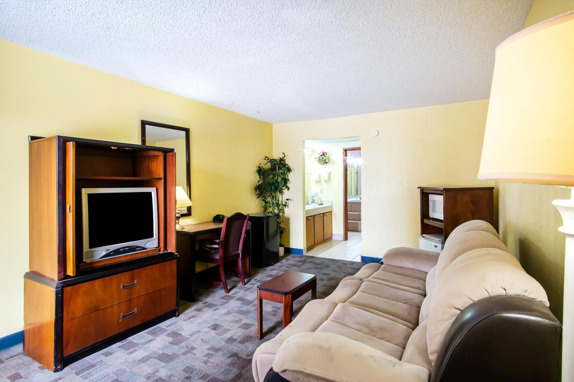 Oyo Hotel Hutchinson West 4Th Ave ภายนอก รูปภาพ