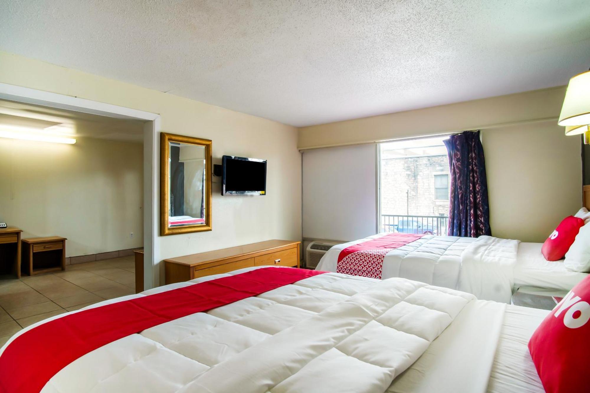 Oyo Hotel Hutchinson West 4Th Ave ภายนอก รูปภาพ