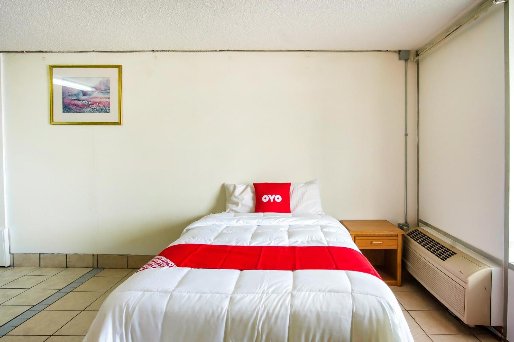 Oyo Hotel Hutchinson West 4Th Ave ภายนอก รูปภาพ