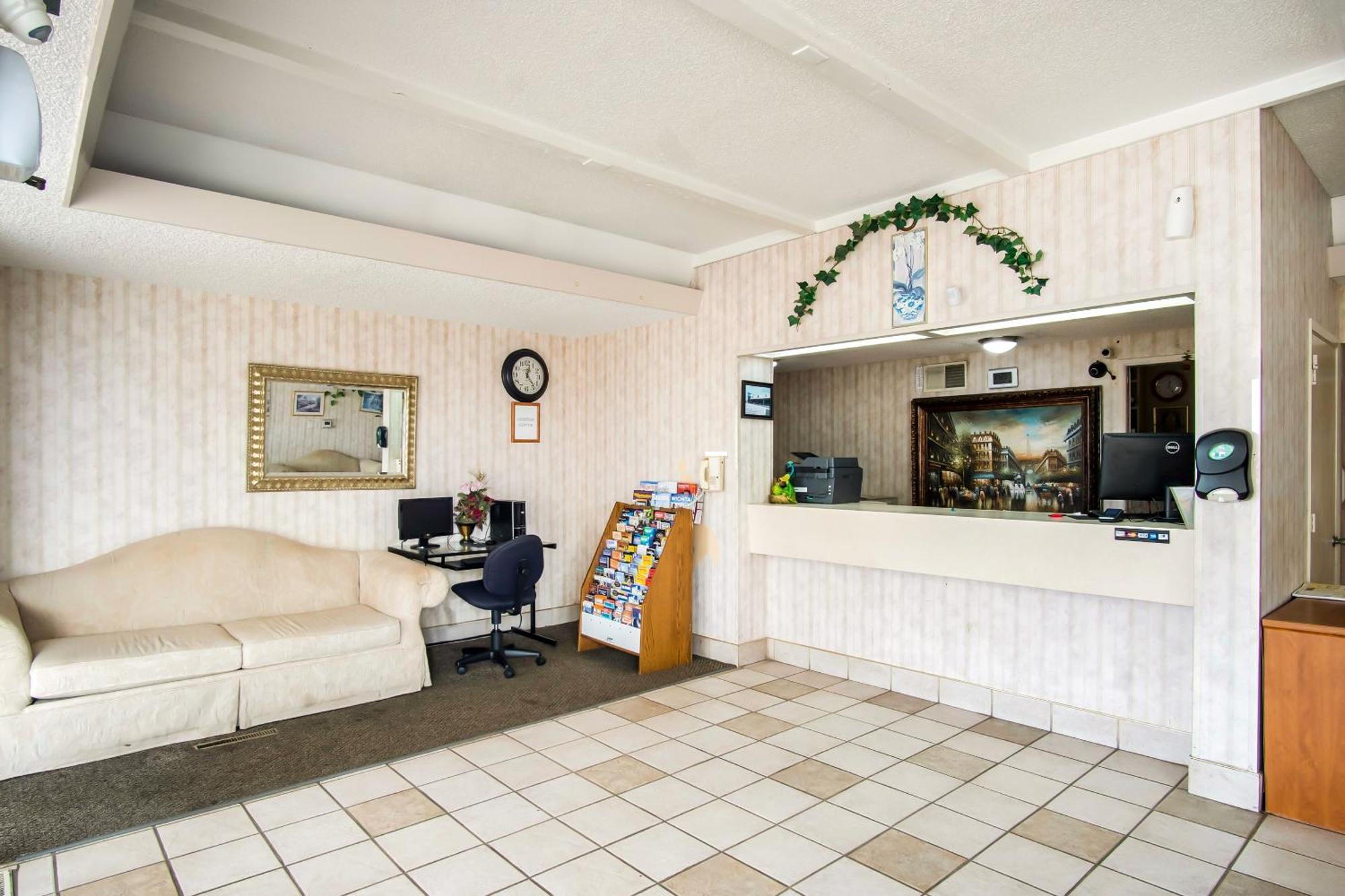Oyo Hotel Hutchinson West 4Th Ave ภายนอก รูปภาพ