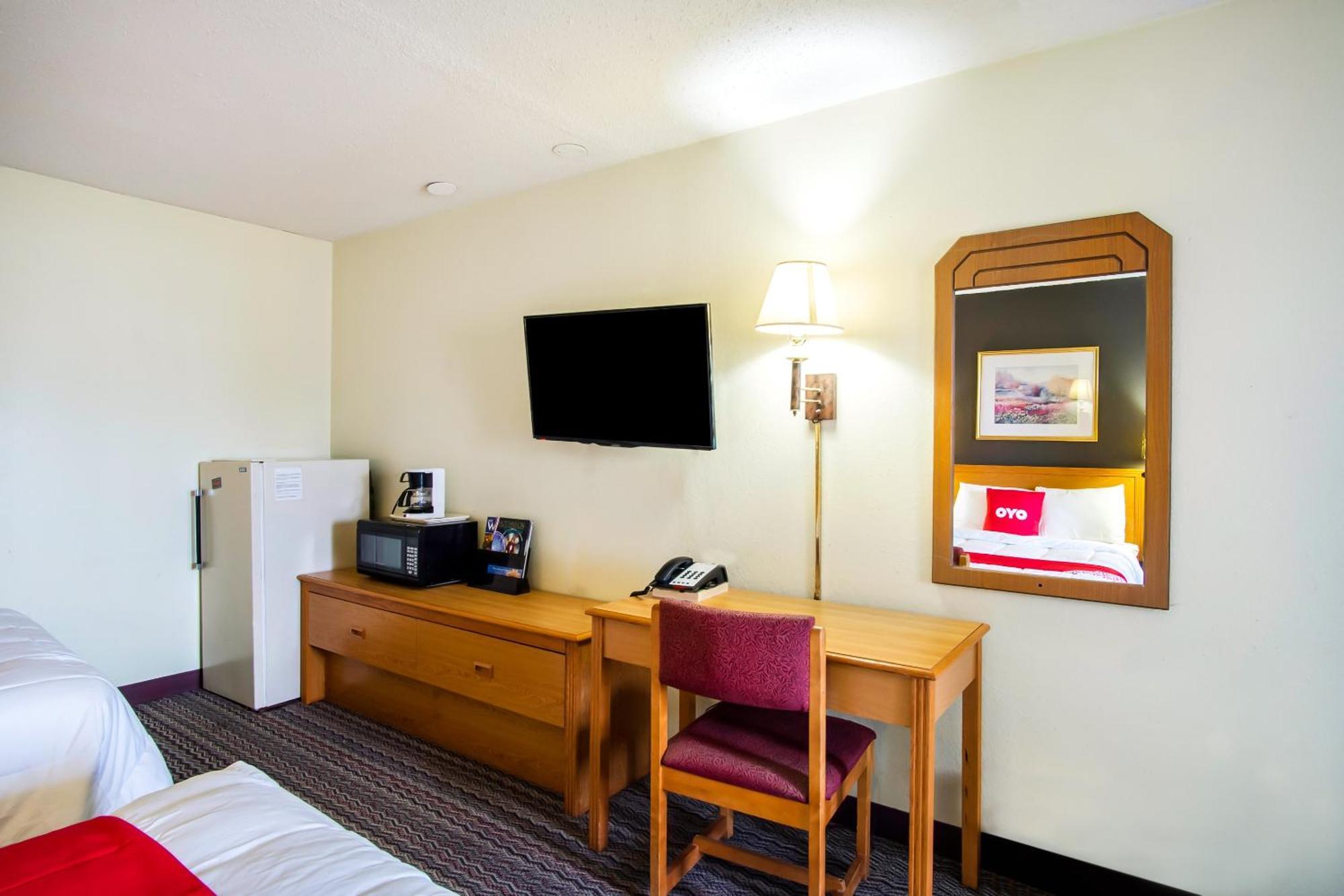 Oyo Hotel Hutchinson West 4Th Ave ภายนอก รูปภาพ