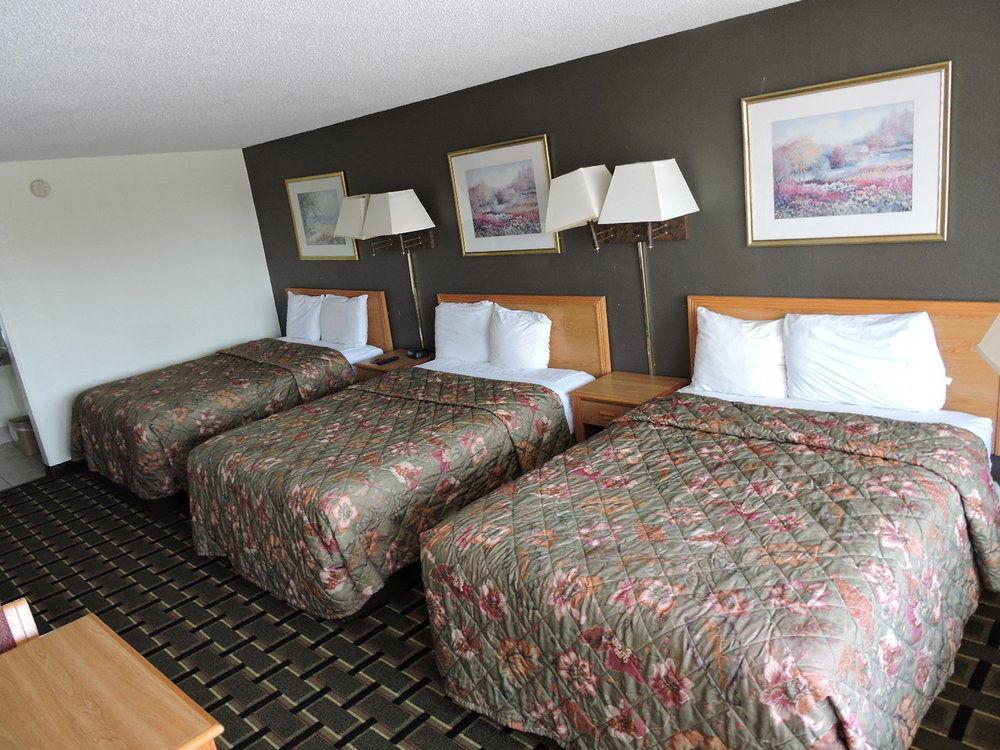Oyo Hotel Hutchinson West 4Th Ave ภายนอก รูปภาพ