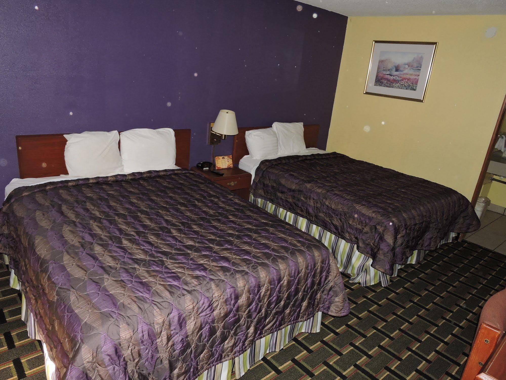 Oyo Hotel Hutchinson West 4Th Ave ภายนอก รูปภาพ