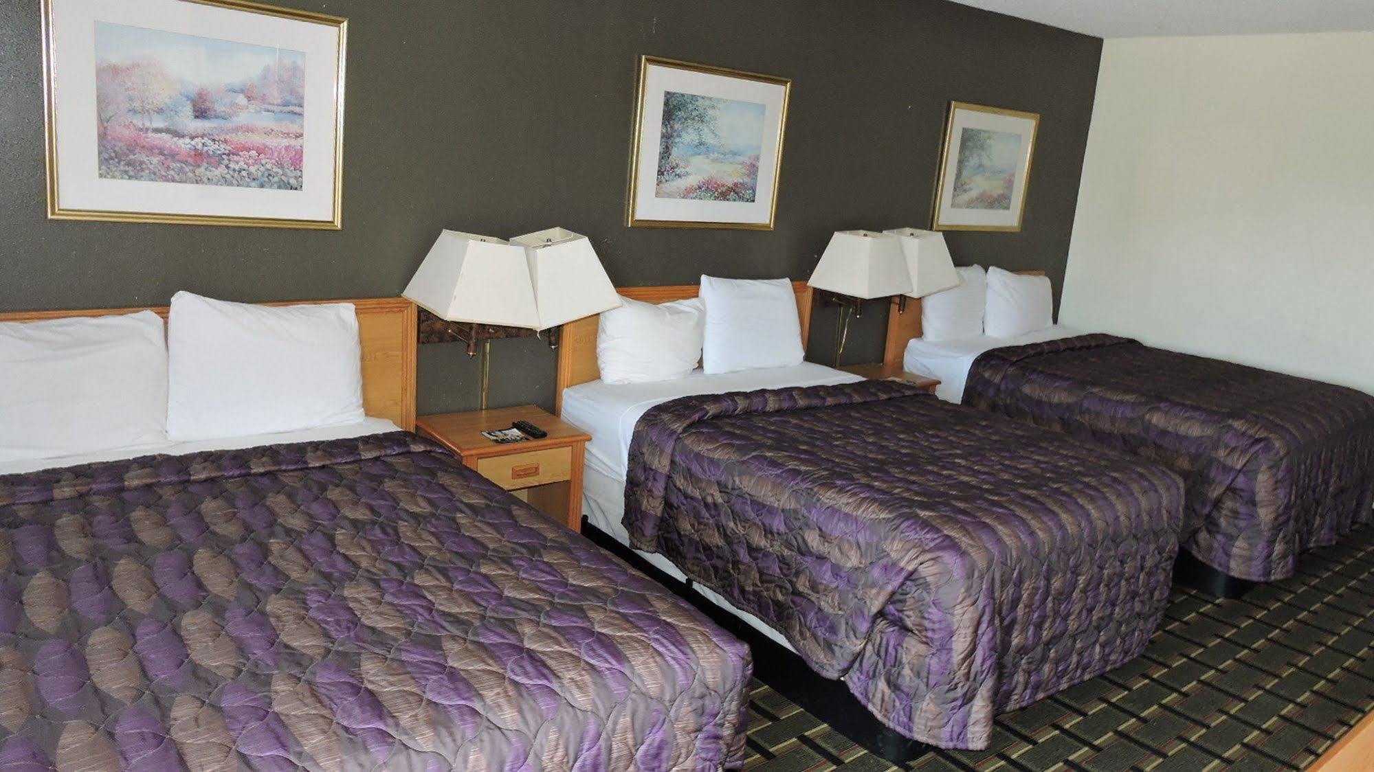 Oyo Hotel Hutchinson West 4Th Ave ภายนอก รูปภาพ
